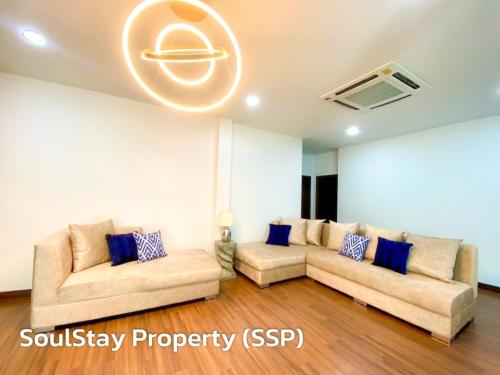 LINE_ALBUM_Modern Luxury 15.6 mb_240503_13