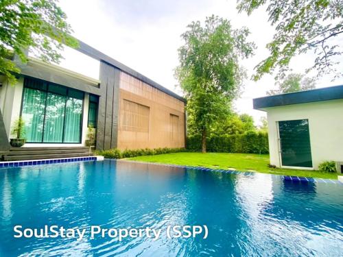 LINE_ALBUM_Modern Luxury 15.6 mb_240503_3